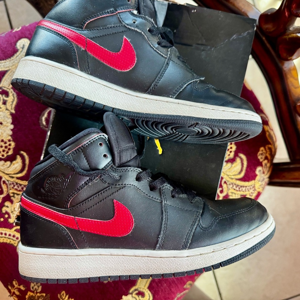 Jordan Kids Black Sneakers with Red Trim - Picture 5 of 8